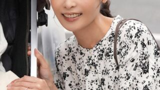 マジックミラー号 優しい子持ちのママ・まいこさんにこっそりデカチンを見せつけて 素股で擦りつけて育児でレス気味の欲求不満オ○ンコに旦那の目の前でヌルっと生挿入 産後の柔らかい膣穴が気持ち良すぎて中出し不倫SEX